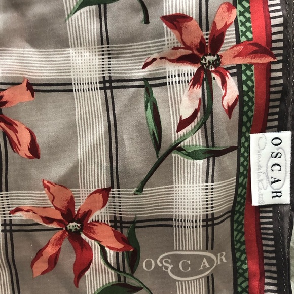 Three OSCAR de la RENTA (3) Bundle of silk scarves - Picture 5 of 8